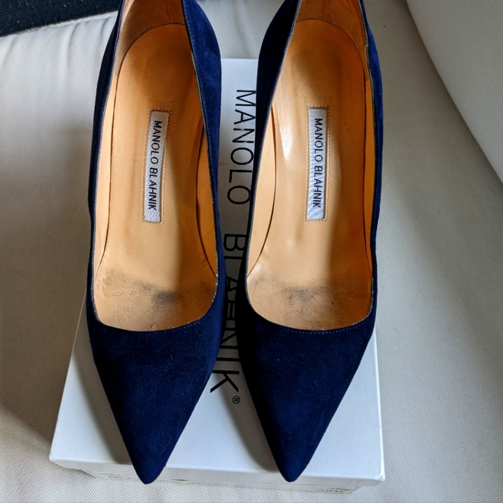 Manolo Blahnik navy suede heel size 36.5